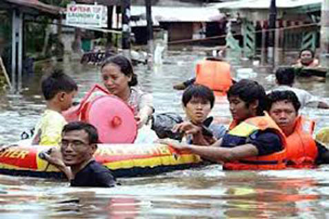  Rumah Terendam, Warga Karet Tengsin Mengungsi